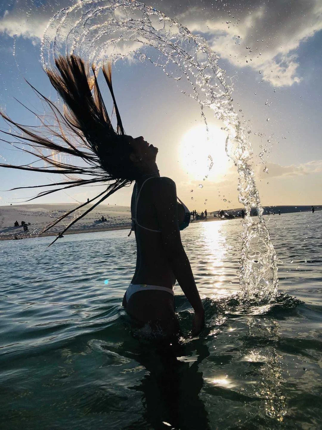 Diversão nas lagoas ao pôr do sol